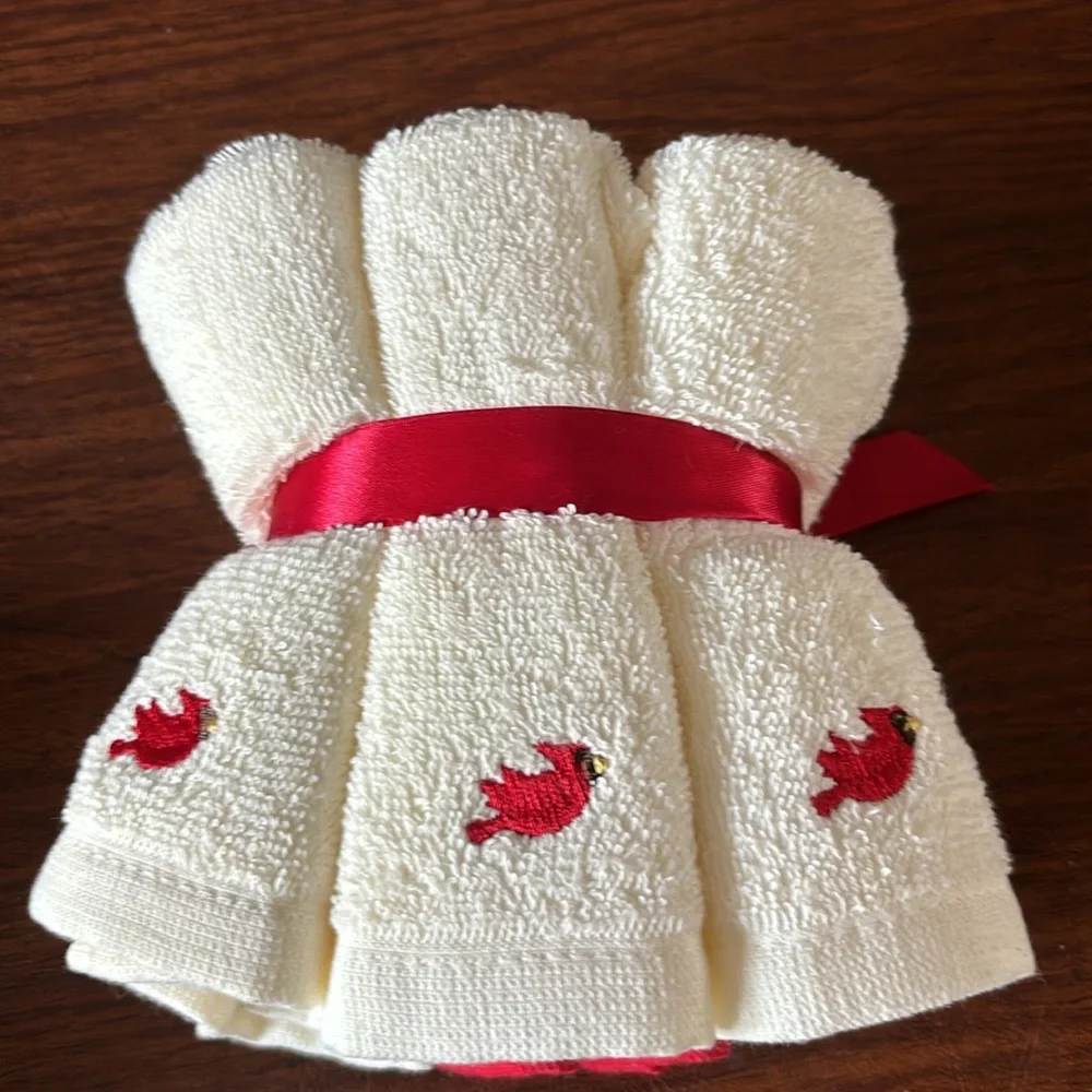 Signature Collection set of 6 Hand Towels NWT Embroidered Cardinals